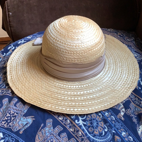 ?NWT Sunhat! Saks Fifth Avenue! main image 5